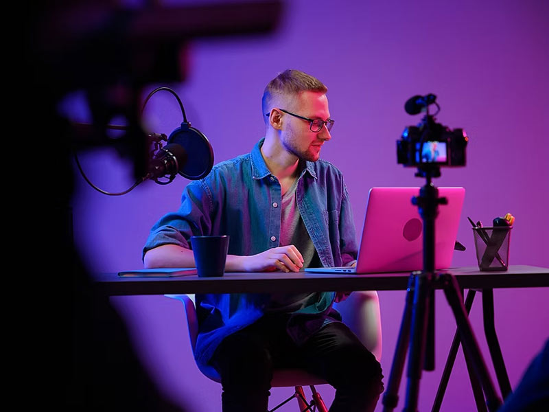 Man Streaming Live- Session